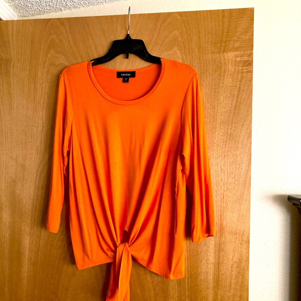 Karen Kane never worn tee with front tie